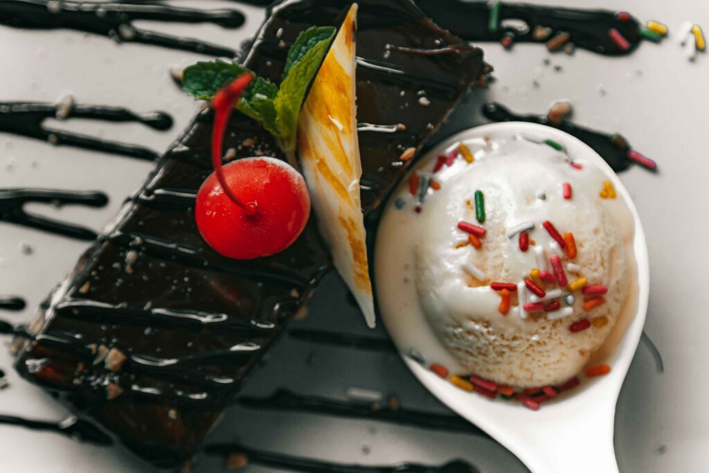 Vanilla ice cream served in a spoon with pastry.