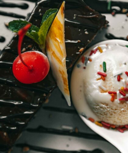 Vanilla ice cream served in a spoon with pastry.