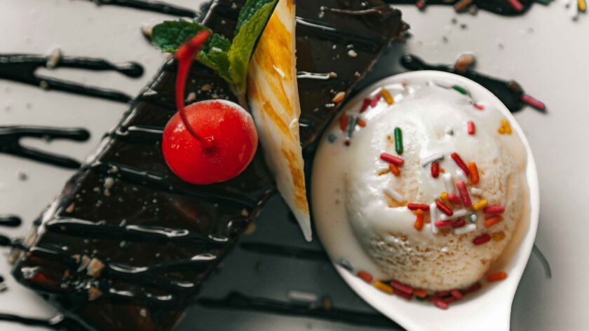 Vanilla ice cream served in a spoon with pastry.