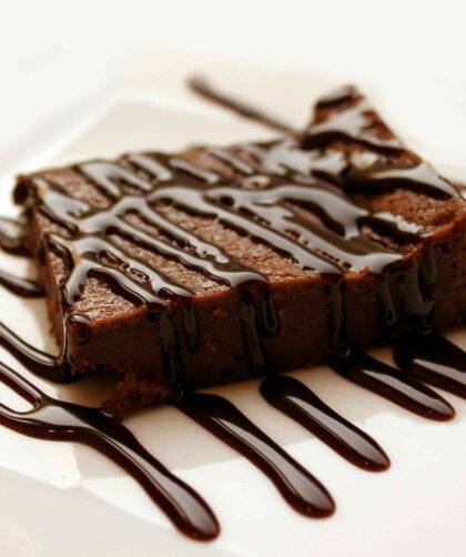 Brownie served in a plate