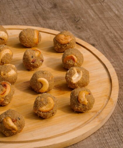 Gond ke Ladoo served on a tray
