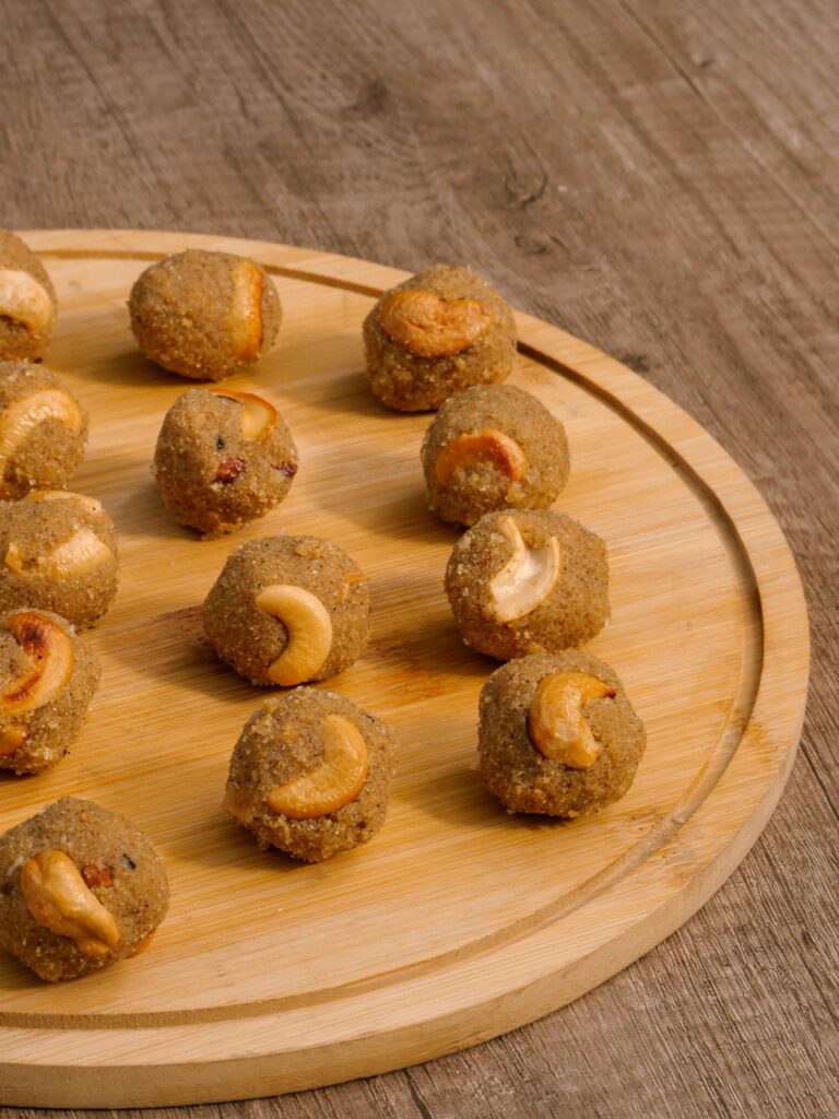 Gond ke Ladoo served on a tray